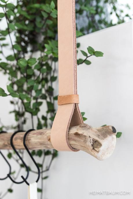 DIY low-cost para colgar los trapos y delantales en la cocina