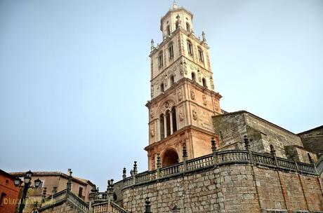 Torre renacentista de la iglesia de Santa María del Campo