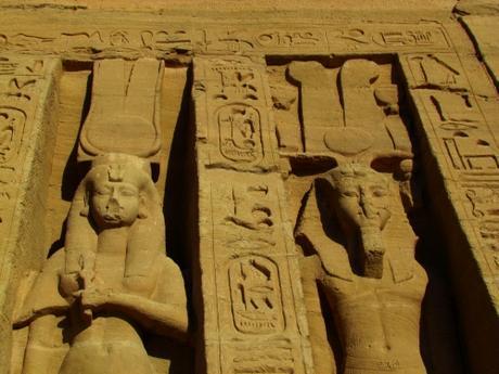 Tocados y coronas egipcias. Abu Simbel. Egipto