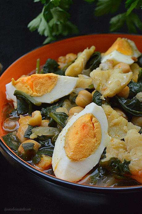 Potaje de garbanzos con bacalao y espinacas
