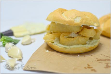 Bocadillo de Calamares con Mayonesa de ajo y albahaca