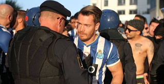 Líder de los ultras del FC Porto visitó la taberna del padre del árbitro Paços-Benfica