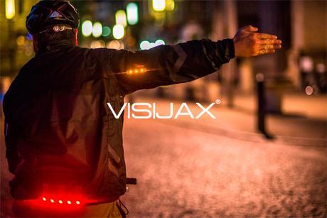Te presentamos la interesante línea de prendas para ciclismo urbano y cicloturismo Visijax que añade luces LED para seguridad