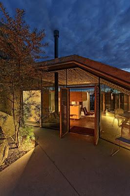 Cabaña Moderna en las Rocas