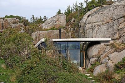 Cabaña Moderna en las Rocas