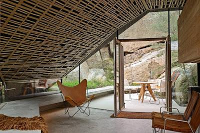 Cabaña Moderna en las Rocas