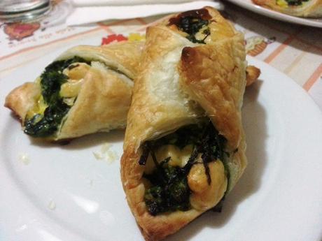 Rollitos de hojaldre relleno de queso y espinacas - Involtini di pasta sfoglia con broccoli e formaggio - Spinach and cheese puff pastry rollitoshojaldrebrocoli