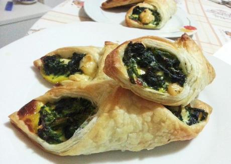 Rollitos de hojaldre relleno de queso y espinacas - Involtini di pasta sfoglia con broccoli e formaggio - Spinach and cheese puff pastry rollitoshojaldrebrocoli7