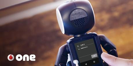 RoboHoN un smartphone camuflado en un robot