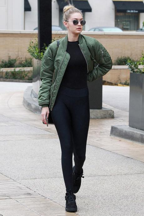 GIGI HADID con una Bomber Clásica