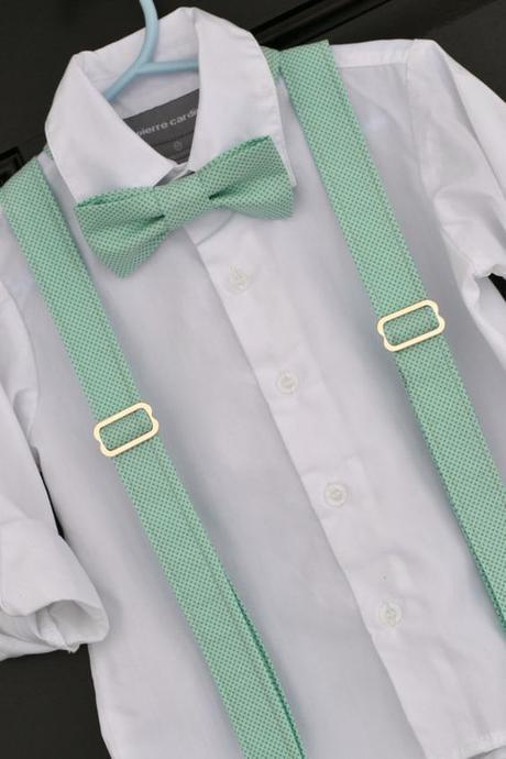 Novios con un toque verde Tirantes y pajarita verdes