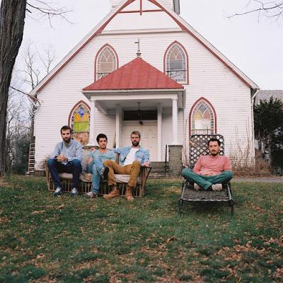 Escucha un (breve) adelanto del nuevo disco de Manel