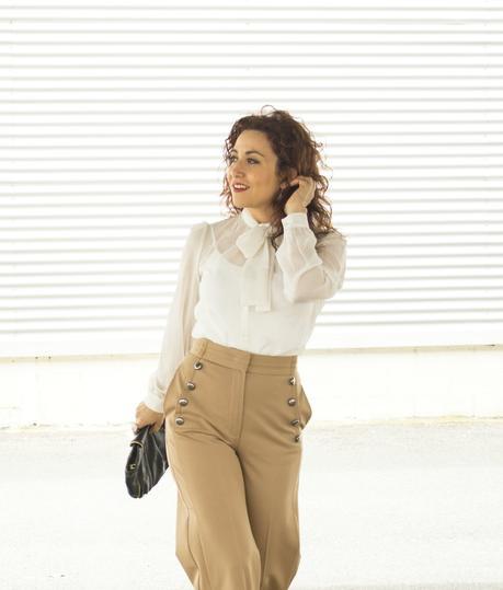 Pantalones Abotonados y Blusa de Lazo- Button Up Pants and Lace Blouse