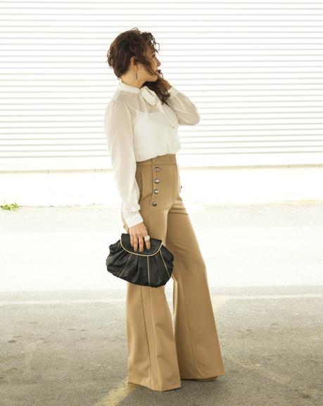 Pantalones Abotonados y Blusa de Lazo- Button Up Pants and Lace Blouse