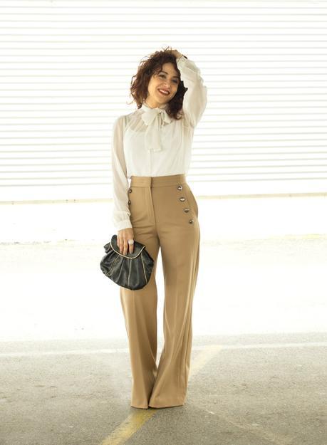 Pantalones Abotonados y Blusa de Lazo- Button Up Pants and Lace Blouse