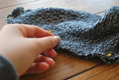 Pantuflas largas para el frío reciclando un suéter