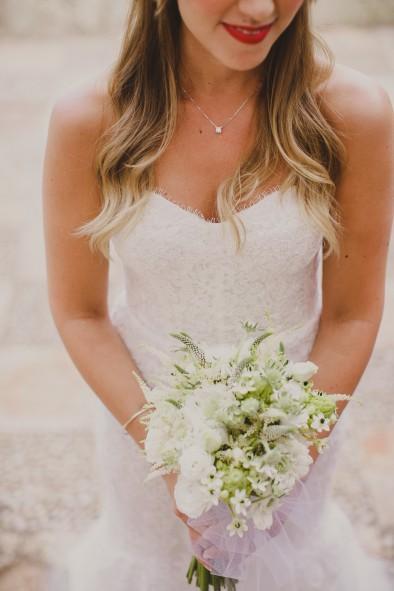 novia Monique Lhuillier www.bodasdecuento.com