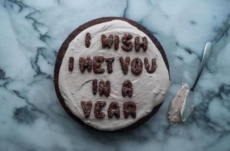 Esta diseñadora cocina pasteles con frases para superar las rupturas