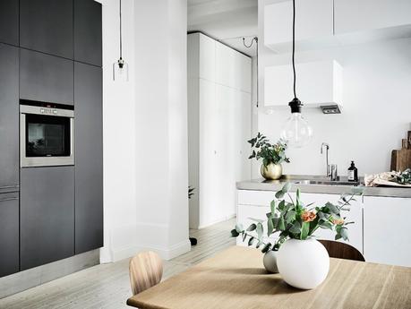 techos altos planta semi abierta lámparas colgantes interiores nórdicos decoración pisos pequeños decoración blanco cocinas nórdicas modernas blog decoración nórdica Amplitud con blancos y neutros 