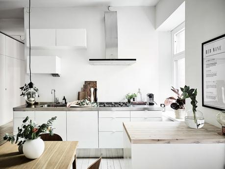 techos altos planta semi abierta lámparas colgantes interiores nórdicos decoración pisos pequeños decoración blanco cocinas nórdicas modernas blog decoración nórdica Amplitud con blancos y neutros 