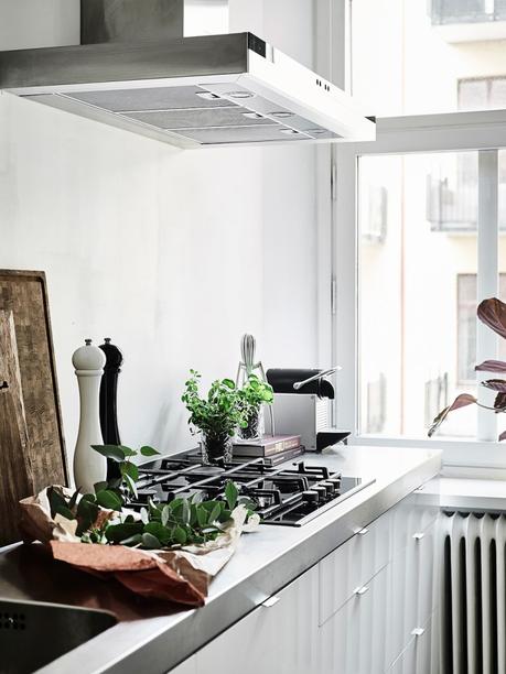 techos altos planta semi abierta lámparas colgantes interiores nórdicos decoración pisos pequeños decoración blanco cocinas nórdicas modernas blog decoración nórdica Amplitud con blancos y neutros 