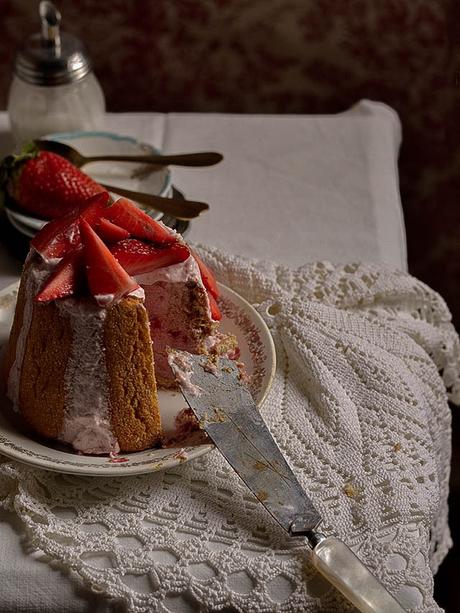 CHARLOTA DE FRESAS Y ALMENDRAS