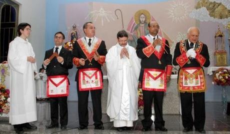 LOS ACERCAMIENTOS MASONERÍA-IGLESIA. PARADOJAS MASÖNICAS