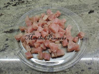 Quesadilla de pimientos, cebolla con atún fresco y queso.