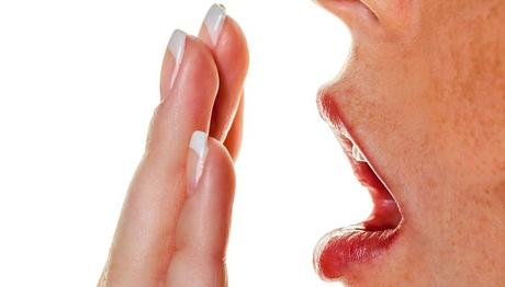 Descubre: como combatir el mal aliento – 7 tips