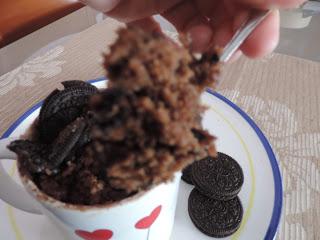 BIZCOCHO EN TAZA DE GALLETAS OREO (MUG CAKE DE OREO)
