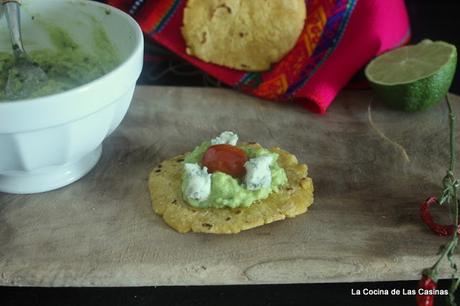 Tortillas de Maíz, Guacamole, Cherrys Confitados y Queso Azul