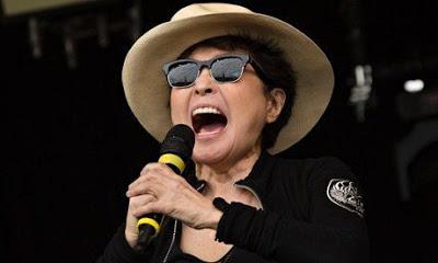Yoko Ono es hospitalizada en Nueva York
