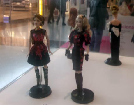 La historia de la moda de la mano de Barbie