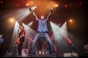 Pierre Bouvier durante el concierto de Simple Plan en Madrid