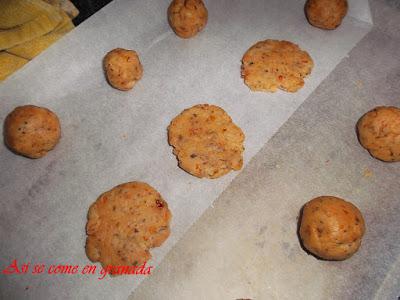 Galletas de tomates secos y albahaca