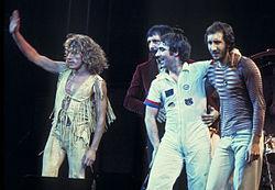 The Who en1975 De izquierda a derecha en la foto aparecen: Roger Daltrey (vocalista), John Entwistle (bateria), Keith Moon (batería), Pete Townshend (guitarra)