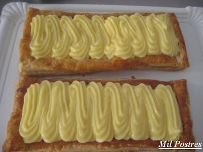 BANDA DE CREMA Y FRESAS