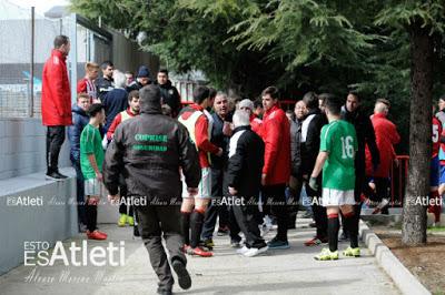 El portero del Atleti B, Carlos Morales, agredido por rivales sin convocar a la salida del parking