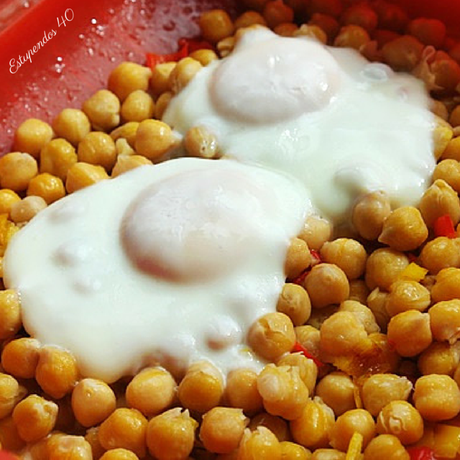 garbanzos-con-pimiento-picante-y-huevo
