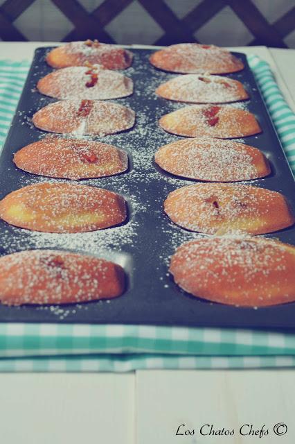 Madeleines con mermelada de naranja