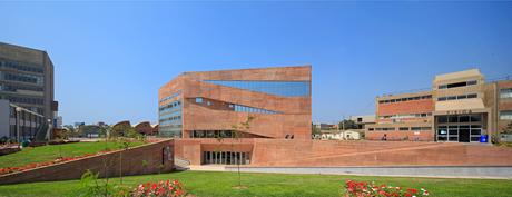 Biblioteca de la PUCP en Lima, Perú