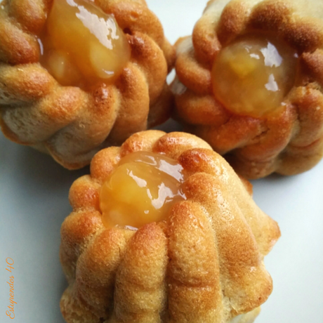 bizcochitos-con-topping-de-naranja-y-mango