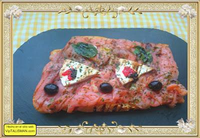 COCA DE PANADERO CON SALMÓN Y QUESO FRESCO