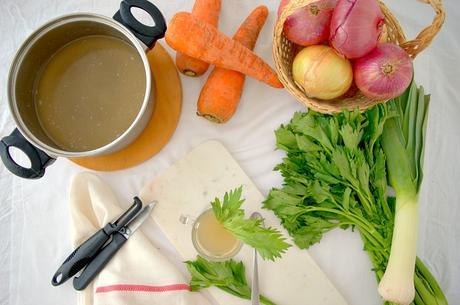 Caldo de pollo casero, como el de casa, ninguno