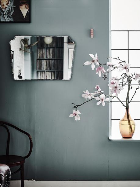 vintage estilo nórdico escandinavo duplex nórdico decoración papel de pared decoración libros discos cds decoración librerias decoración colecciones blog decoración estilo nórdico escandinavo 