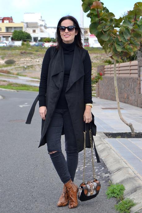 black-outfit-zara-vest-booties-street-style