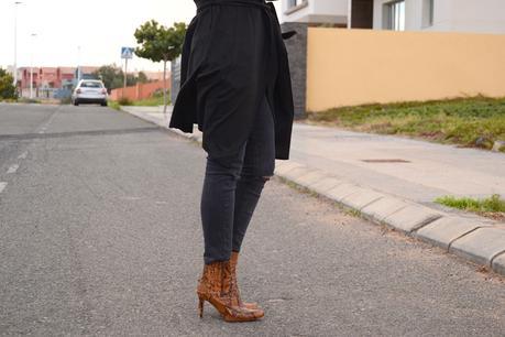 black-outfit-zara-booties-street-style