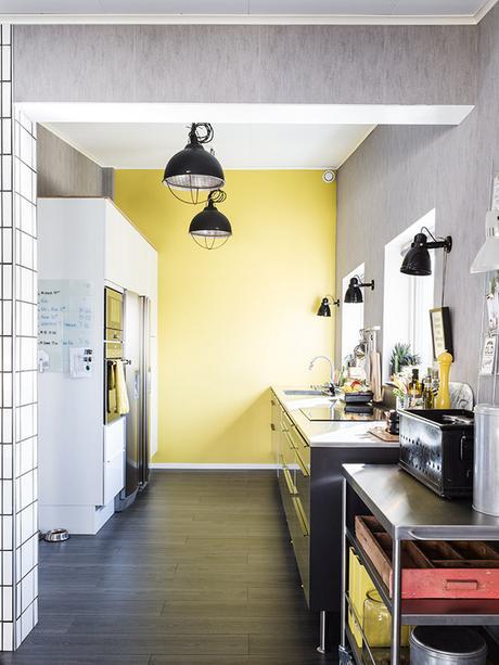 Amarillo como hilo conductor en la decoración de una casa sueca