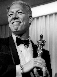 A los 91 años, falleció George Kennedy, Carter McKay en Dallas