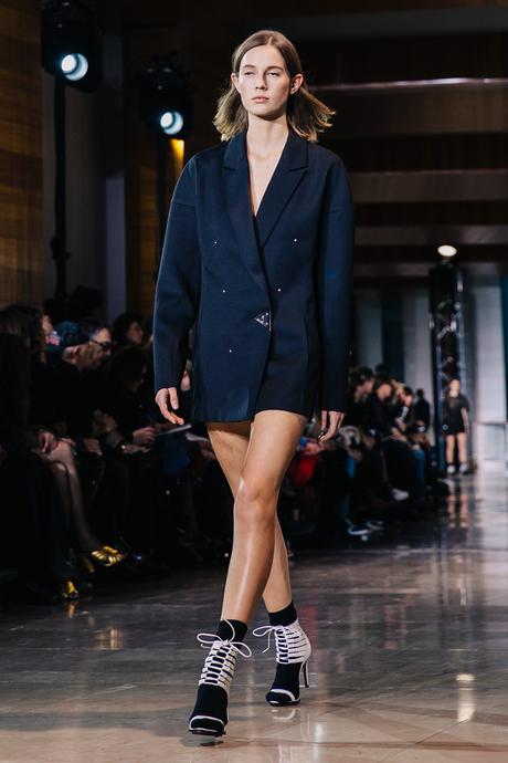 Paris_Fashion_Week-PFW-Anthony_Vaccarello_Fall_2016-Runway-15